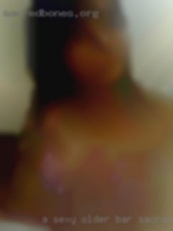 A sexy older woman with bar Sacramento high sex drive.