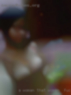 A woman that loves women to fuck pussy as much as me.